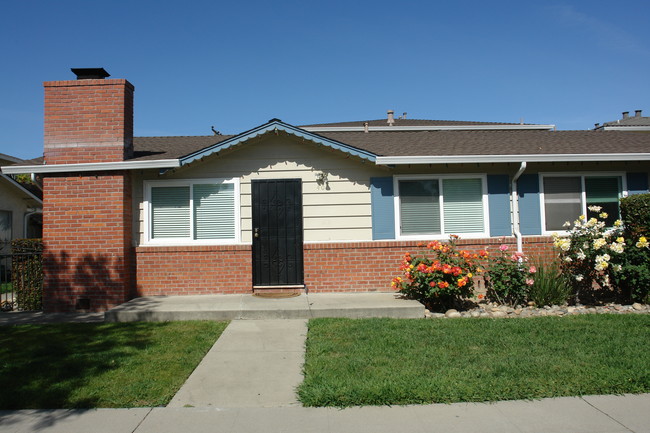 401 Greendale Way in San Jose, CA - Building Photo - Building Photo