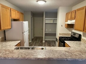1776 Park Trail NE in Grand Rapids, MI - Foto de edificio - Building Photo