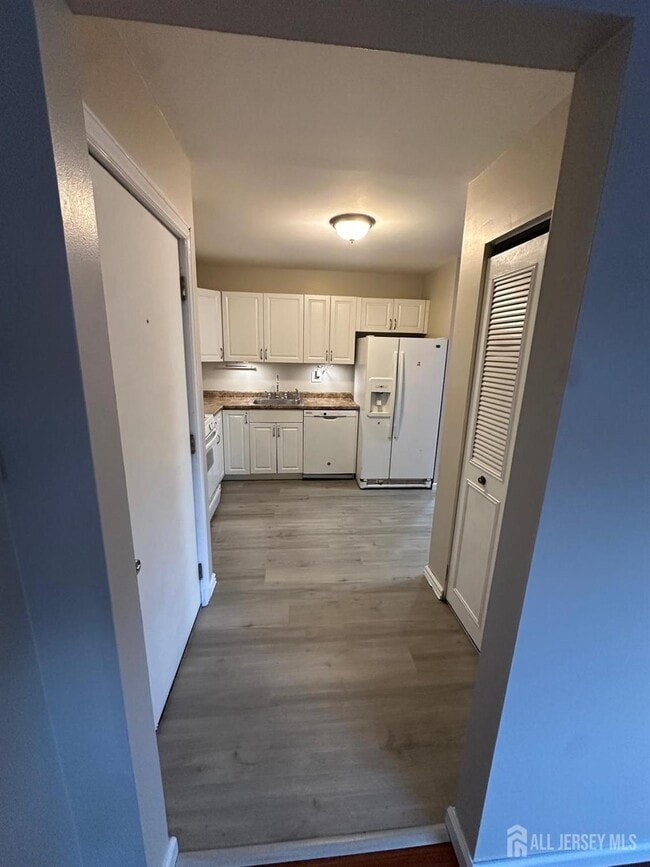 730 Cricket Ln in Woodbridge, NJ - Building Photo - Building Photo