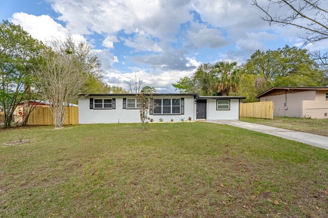 2111 Bourget Dr in Orange Park, FL - Building Photo - Building Photo