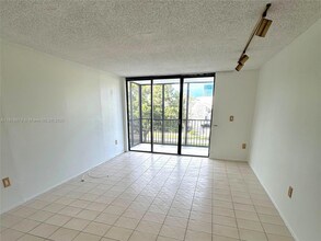 2500 NE 135th St in North Miami, FL - Building Photo - Building Photo