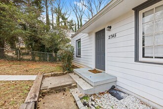 2745 Harlan Dr in East Point, GA - Building Photo - Building Photo