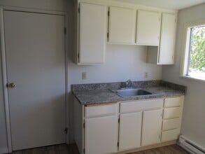 345 E Hazel Ave in Burlington, WA - Building Photo - Building Photo