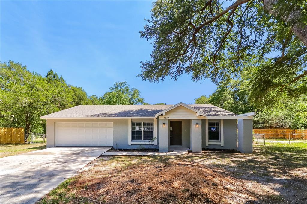 2289 Crystalview Ct in Lakeland, FL - Building Photo