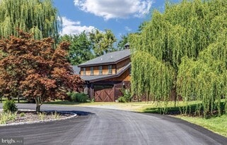 37793 Baker Mill Rd in Purcellville, VA - Building Photo