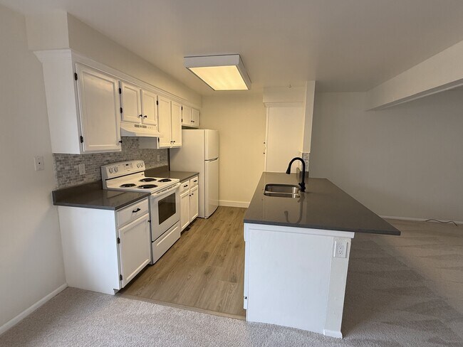 property at 2811 W Long Dr