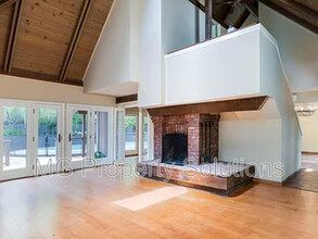 27 Niven Way in Larkspur, CA - Building Photo - Building Photo