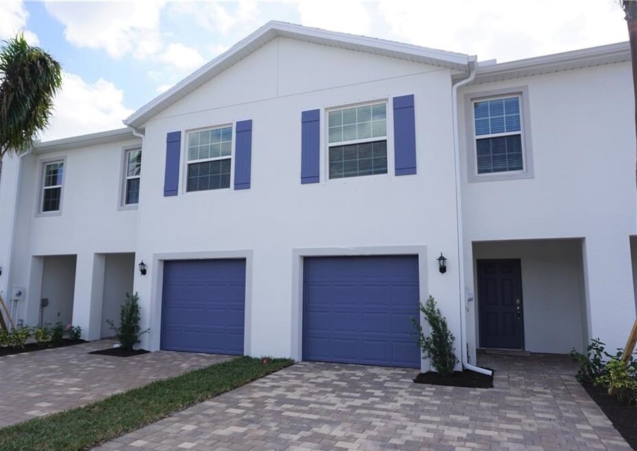 15091 Wildflower Cir in Naples, FL - Building Photo