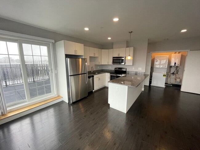 431 River St in Waltham, MA - Building Photo - Building Photo