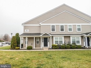 2105 Lexington Mews in Woolwich Township, NJ - Building Photo - Building Photo