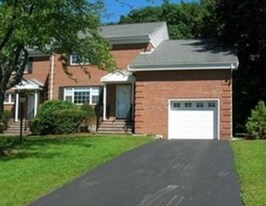 17 April Ln in Lexington, MA - Building Photo