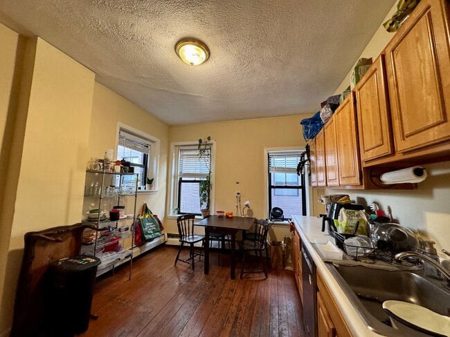 1516 Tremont St, Unit 3 in Boston, MA - Foto de edificio - Building Photo