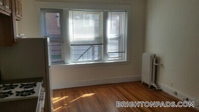 1615 Commonwealth Ave in Boston, MA - Building Photo - Building Photo