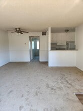 8726 Independence Ave, Unit 219I in Los Angeles, CA - Building Photo - Building Photo