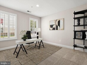 5803 Lois Ln in Ellicott City, MD - Building Photo - Building Photo