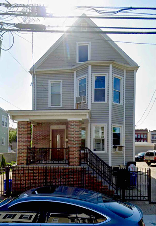 523 N 5th St in Newark, NJ - Building Photo