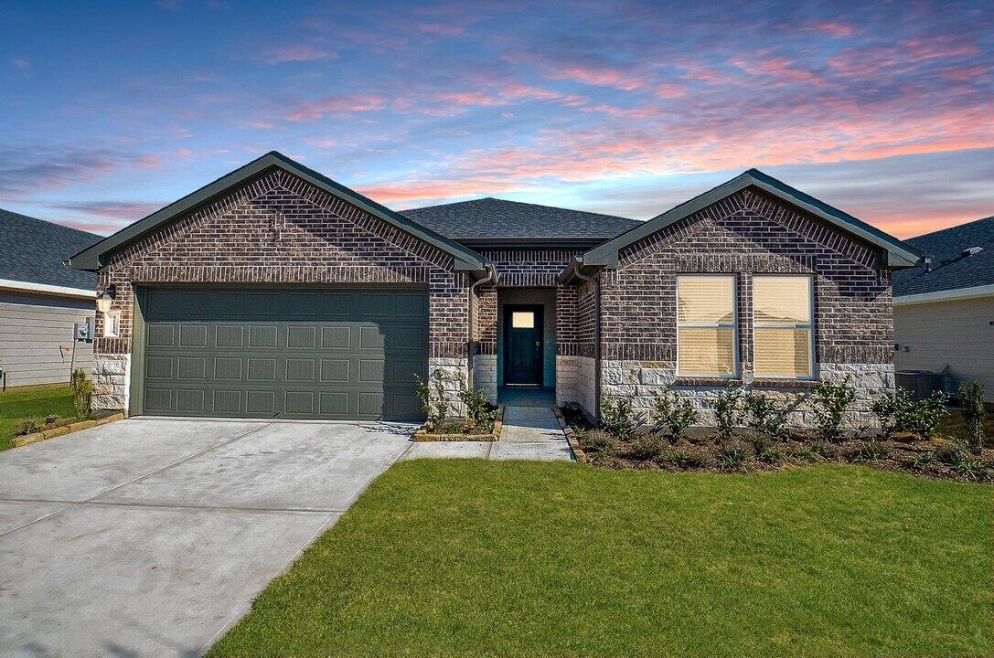 31134 Royal Acrs Ct in Fulshear, TX - Building Photo