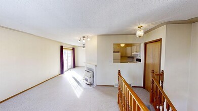 9406 B-94100 100 Ave in Grande Prairie, AB - Building Photo - Building Photo