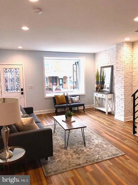 629 S Yewdall St in Philadelphia, PA - Building Photo