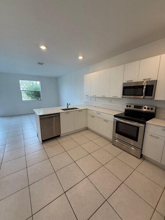 12909 NW 23rd Pl in Miami Shores, FL - Building Photo