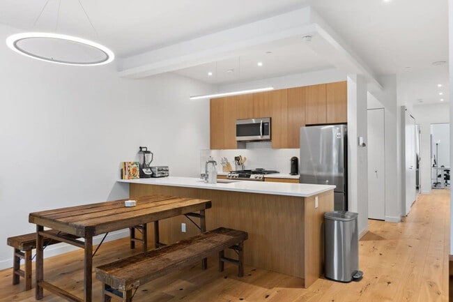 236 E 15th St in New York, NY - Building Photo - Building Photo