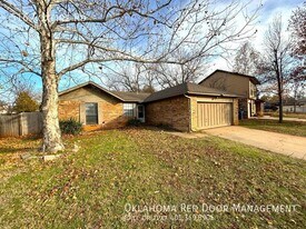 516 Foxfire Rd in Edmond, OK - Building Photo