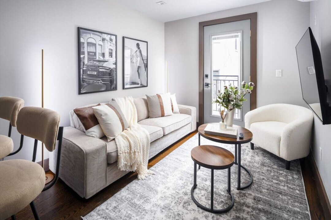 624 E 9th St in New York, NY - Building Photo