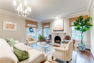 5902 Averill Way in Dallas, TX - Building Photo - Building Photo