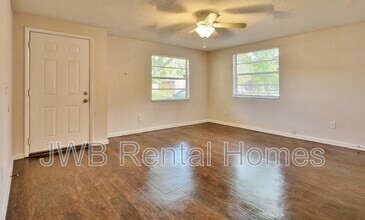 7635 McCowan Dr in Jacksonville, FL - Building Photo - Building Photo
