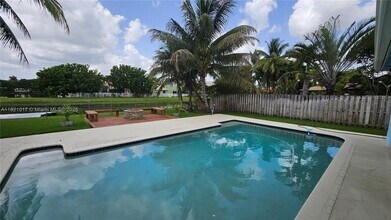9480 NW 10th St in Plantation, FL - Building Photo - Building Photo