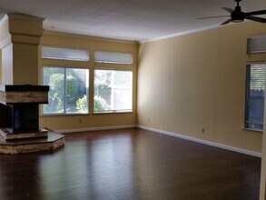100 Wessex Way in Folsom, CA - Building Photo - Building Photo