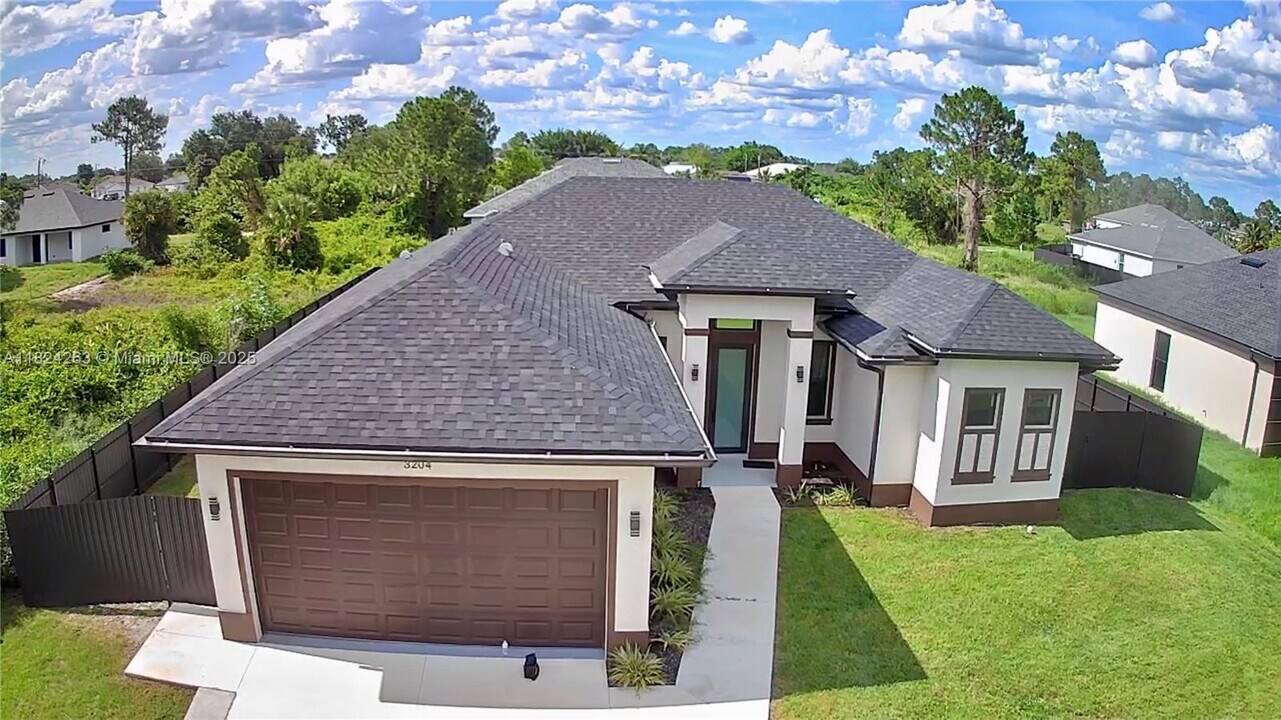 3204 40th St SW in Lehigh Acres, FL - Building Photo