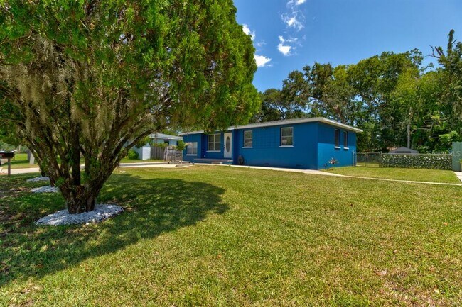 635 S Lanvale Ave in Daytona Beach, FL - Building Photo - Building Photo