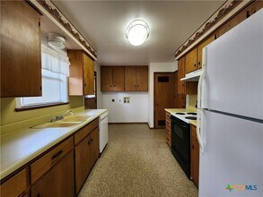 793 Albert St in New Braunfels, TX - Foto de edificio - Building Photo
