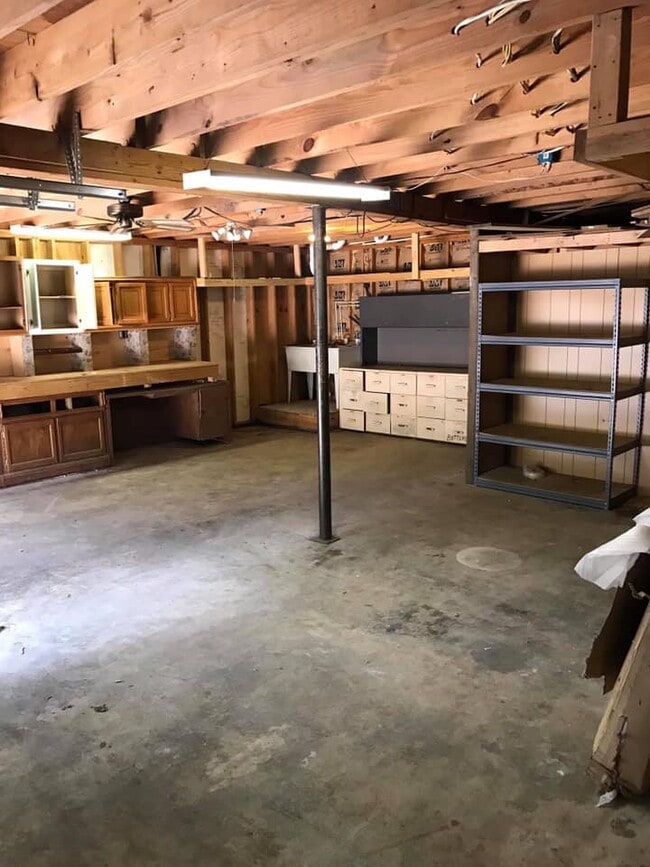 property at 323 N Mercer St