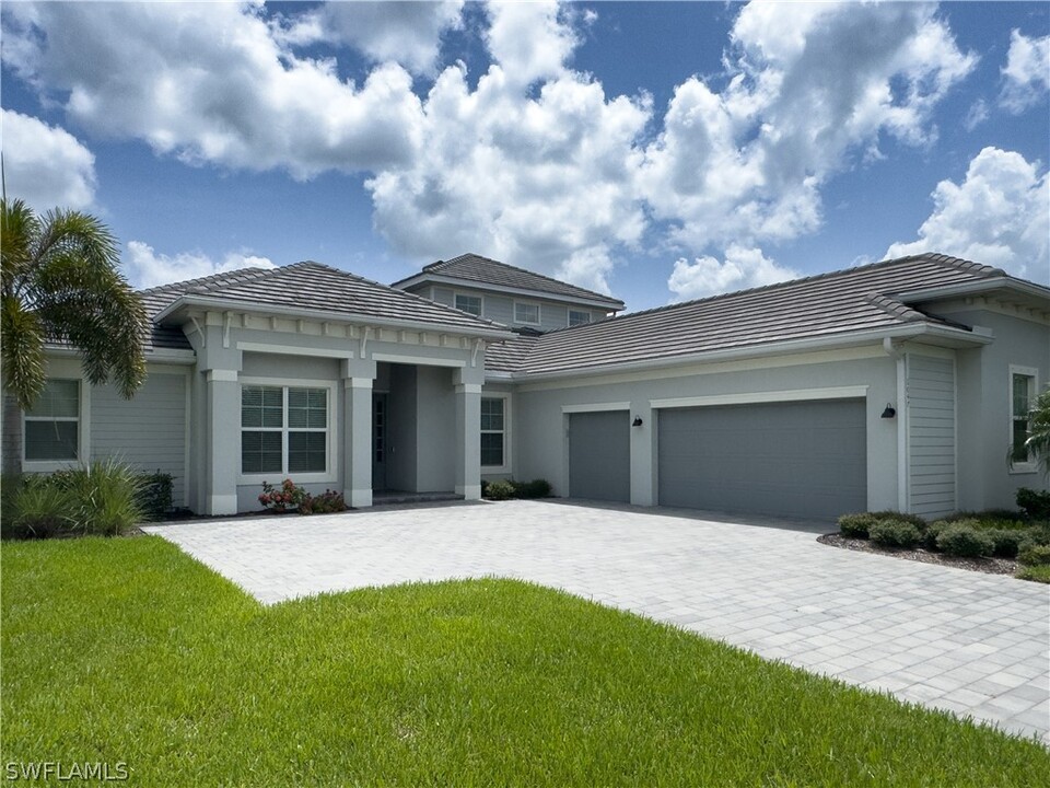 6047 Diamonte Pl in Ave Maria, FL - Foto de edificio