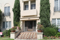 121 S Elm Dr in Beverly Hills, CA - Foto de edificio - Building Photo