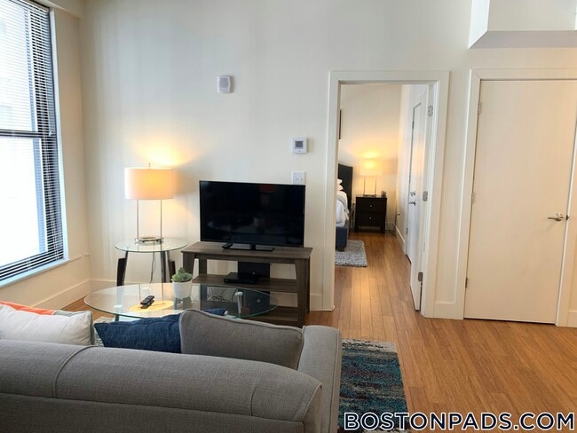 8 Winter Pl, Unit 403 in Boston, MA - Foto de edificio - Building Photo