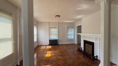 190 Wallace St in Freeport, NY - Building Photo - Building Photo