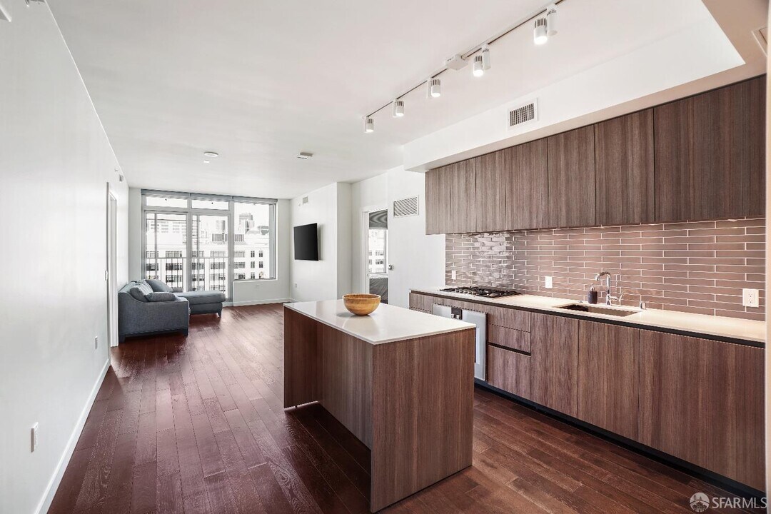 1000 3rd St in San Francisco, CA - Building Photo