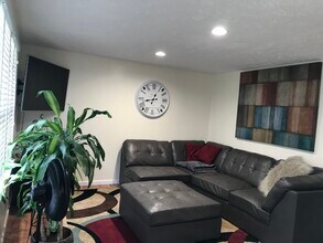 503 Cortland Dr E in Mckees Rocks, PA - Building Photo - Building Photo