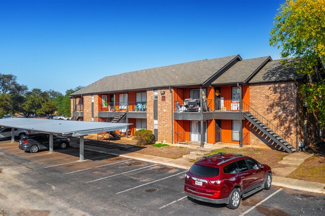 Villas de Sendero in San Antonio, TX - Building Photo - Building Photo