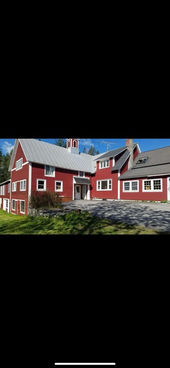 37 Lords Rd in Orange, VT - Building Photo