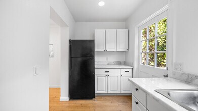 9016 Harratt St in West Hollywood, CA - Building Photo - Building Photo