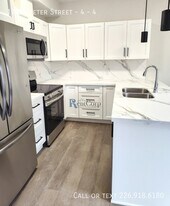 19-19 Peter St in Kitchener, ON - Building Photo