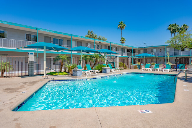 University Pointe Apartments in Tempe, AZ - Foto de edificio - Building Photo