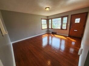 4224 W Glendale Ave in Milwaukee, WI - Building Photo - Building Photo