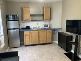 580 NW Avon Ave, Unit 580-B Apartments