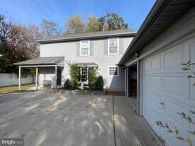 4 Brookview Dr in Mantua, NJ - Building Photo