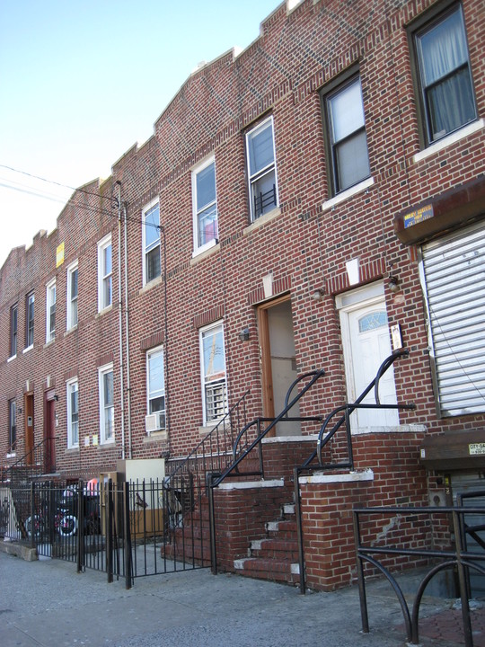 40-69 Junction Blvd in Corona, NY - Building Photo